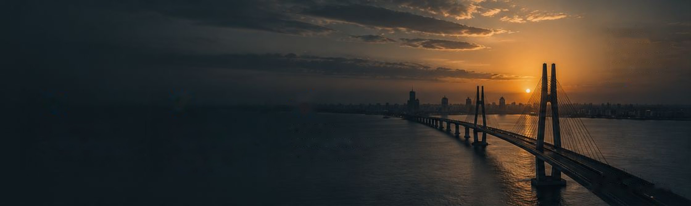 Ponte Maputo-Katembe ao pôr do sol